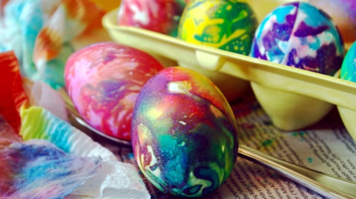 Eggs food coloring easter egg dye mommysavers ideas decorating frugally dyeing 2011