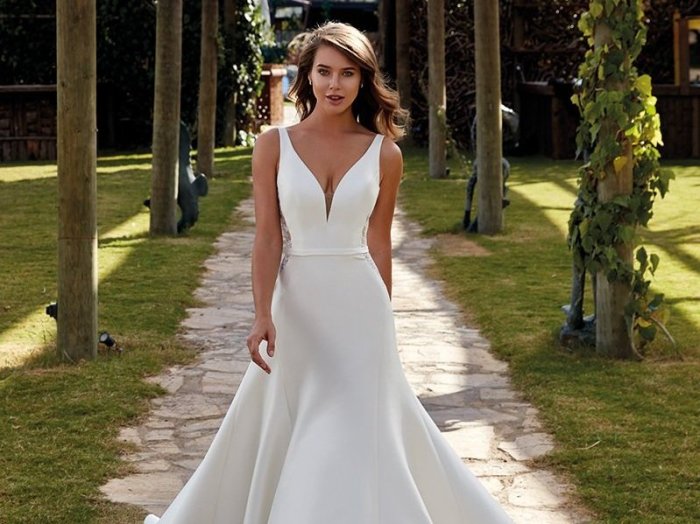 How much are custom wedding dresses